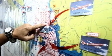 Στο βυθό της θάλασσας το αεροσκάφος της AirAsia