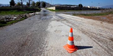 Άνδρας παρασύρθηκε από χείμαρρο στον Λαγκαδά