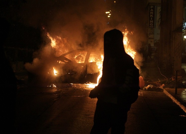 Επεισόδια στα Εξάρχεια – Τραυματίστηκε αστυνομικός