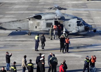 Σε εξέλιξη η επιχείρηση διάσωσης των επιβατών του πλοίου Norman Atlantic