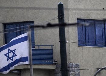 Γνώριμα τα καλάσνικοφ που «γάζωσαν» την πρεσβεία του Ισραήλ