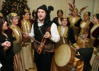 Από τα χελιδονίσματα στην αρχαιότητα στα κάλαντα των Χριστουγέννων και της Πρωτοχρονιάς