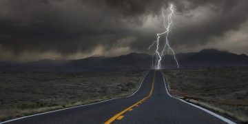 Σε κλοιό κακοκαιρίας η χώρα - Βροχές, καταιγίδες και χιόνια