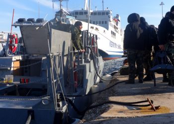 Λήξη συναγερμού από ελληνικής πλευράς για το πλοίο-φάντασμα ανοιχτά των Οθωνών