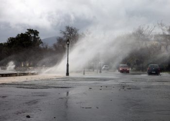Χιόνια, καταιγίδες και πτώση της θερμοκρασίας