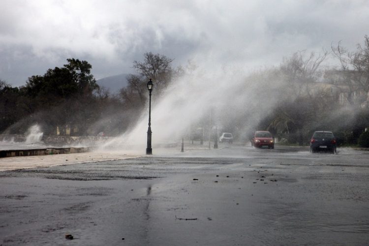 Χιόνια, καταιγίδες και πτώση της θερμοκρασίας