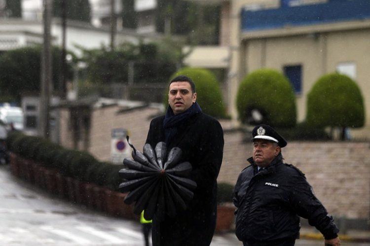 Τι ψάχνουν οι Αρχές πίσω από το χτύπημα στην πρεσβεία
