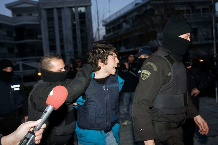 Αναρχικοί κρέμασαν πανό έξω από το σπίτι του Ευάγγελου Βενιζέλου