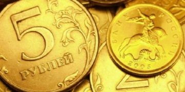 Υποχωρεί το ρούβλι – Φόβοι αποσταθεροποίησης της Ρωσίας
