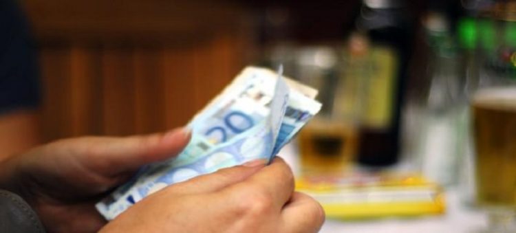 Δώρο Χριστουγέννων: Πότε καταβάλλεται – Ποιοι το δικαιούνται