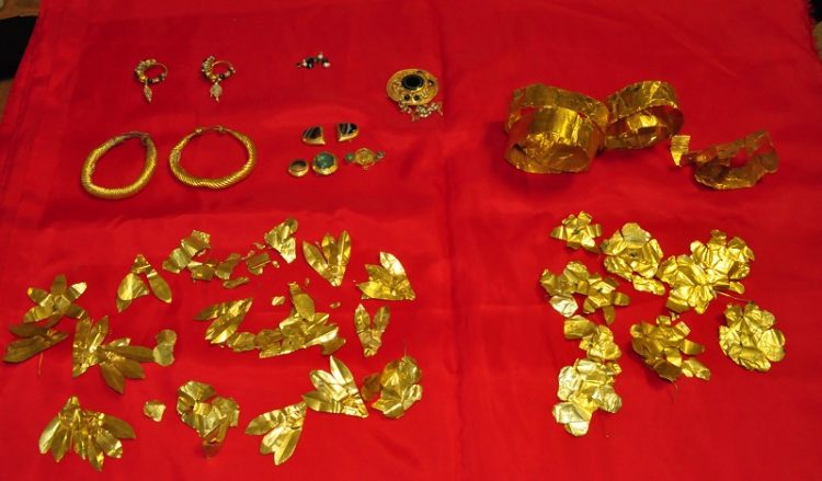 Χρυσά κοσμήματα και λίθους είχε ο αρχαιοκάπηλος στην Αλεξάνδρεια Ημαθίας