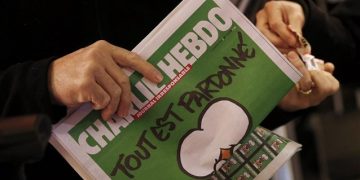 Εξαντλήθηκε πριν καλά-καλά κυκλοφορήσει το Charlie Hebdo
