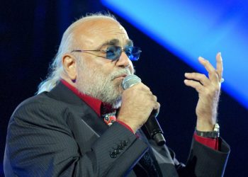 Πέθανε ο Ντέμης Ρούσσος