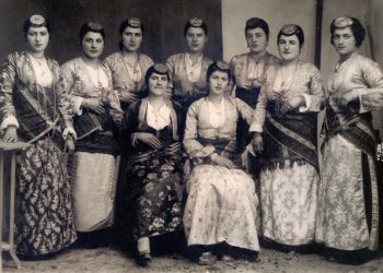 Την έμορφον όλ' αγαπούν! Η ποντιακή παράδοση μέσα από ένα ημερολόγιο