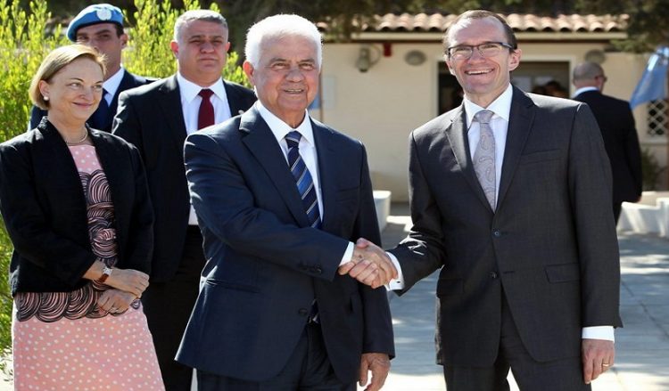 Με δύο κράτη απειλεί ο Ντερβίς Ερόγλου