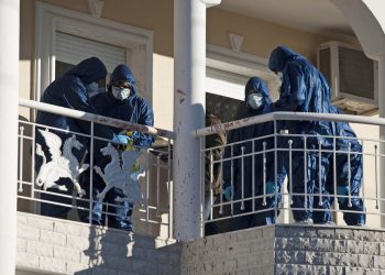 Διασωληνωμένος ο δράστης του τριπλού φονικού στο Ωραιόκαστρο