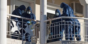 Διασωληνωμένος ο δράστης του τριπλού φονικού στο Ωραιόκαστρο