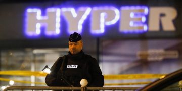 Σοκαρισμένη η Γαλλία από την επίθεση των τζιχαντιστών