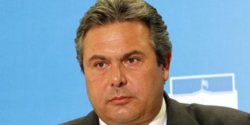 Πυρά Καμμένου κατά Κοτζιά στη Βουλή για τις βίζες του ΥΠΕΞ