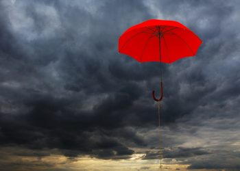 Αγριεύει ο καιρός με καταιγίδες και χιόνια