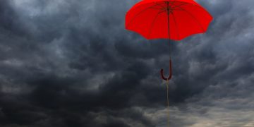 Αγριεύει ο καιρός με καταιγίδες και χιόνια