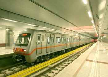 Τραγωδία στο μετρό: Νεκρός νεαρός άντρας που έπεσε στις ράγες στο σταθμό της Ακρόπολης.