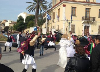 Άνω-κάτω έκαναν οι Μωμόγεροι τις συνοικίες των Ποντίων στο Λαύριο! (φωτο)