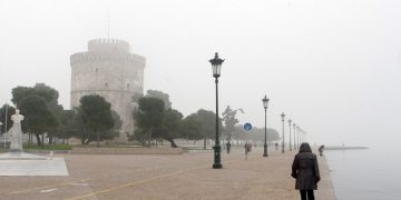 Υψηλές για την εποχή θερμοκρασίες, νοτιάδες και τοπικές βροχές την Τρίτη