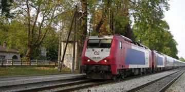 Δύο νεκροί στο Σουφλί - αμαξοστοιχία παρέσυρε ΙΧ