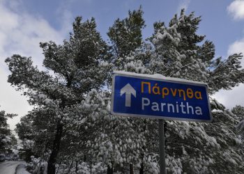 Κακοκαιρία: Διακοπή της κυκλοφορίας στη Λεωφόρο Πάρνηθας