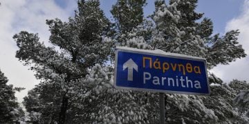 Κακοκαιρία: Διακοπή της κυκλοφορίας στη Λεωφόρο Πάρνηθας