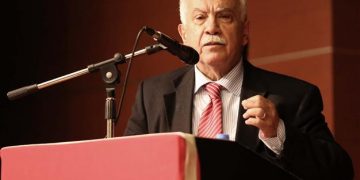 Ντογκού Περιντσέκ για Ελλάδα: Μην πηγαίνετε με ΗΠΑ-Ισραήλ, θα είναι τρομερά επικίνδυνο