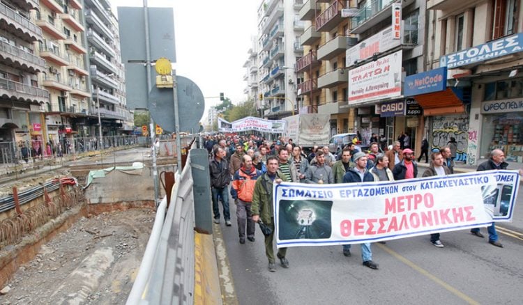 Επεισόδια στα Εξάρχεια μετά την ειρηνική πορεία για το Πολυτεχνείο