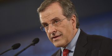 Антонис Самарас: Иконы никогда не будут удалены из общественных зданий