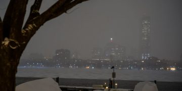 Ιστορική χιονοθύελλα χτυπάει όλη την ανατολική ακτή των ΗΠΑ (βίντεο-φωτο)