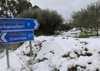 Προβλήματα σε δρόμους και χωριά αφήνει πίσω της η κακοκαιρία