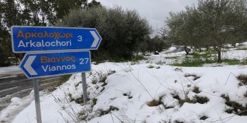 Προβλήματα σε δρόμους και χωριά αφήνει πίσω της η κακοκαιρία