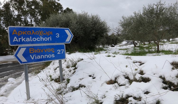 Προβλήματα σε δρόμους και χωριά αφήνει πίσω της η κακοκαιρία