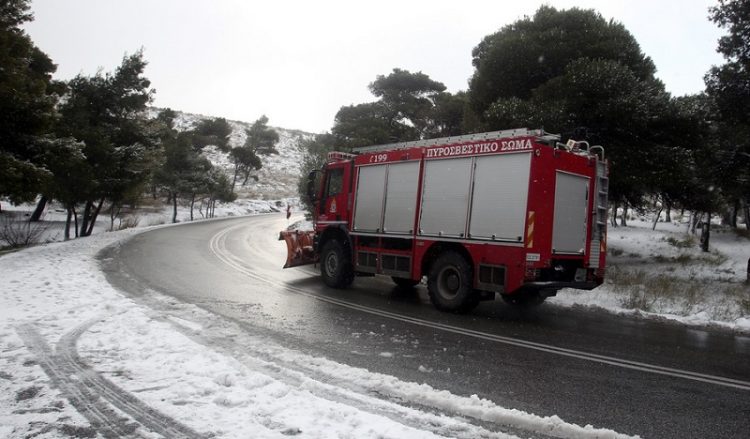 Χειμωνιάτικος καιρός με καταιγίδες και χιόνια – Ποιες περιοχές θα επηρεαστούν