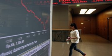 Νέα έξοδος στις αγορές με έκδοση 15ετούς ομολόγου