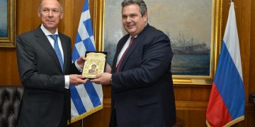 Министр обороны Греции официально приглашен в Россию