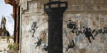 Η βασανισμένη Γάζα μέσα από ένα μίνι ντοκιμαντέρ του Banksy (βίντεο)