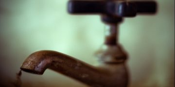 Δωρεάν νερό και εκπτώσεις σε ευπαθείς κοινωνικές ομάδες από την ΕΥΑΘ