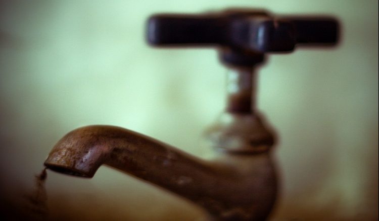 Δωρεάν νερό και εκπτώσεις σε ευπαθείς κοινωνικές ομάδες από την ΕΥΑΘ