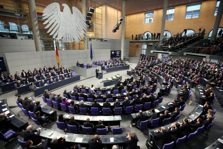 Правящая коалиция Германии за выделение помощи Греции