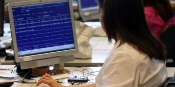 Πόσο θα κοστίσει η επιστροφή των απολυμένων στο δημόσιο
