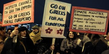 Φωτορεπορτάζ: Τα μηνύματα των Ελλήνων στους υπουργούς του Eurogroup