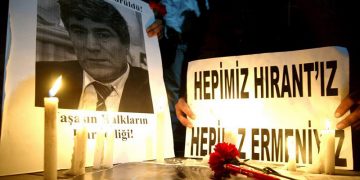 Χιλιάδες λαού στην 9η επέτειο της δολοφονίας του Αρμένιου Χραντ Ντινκ