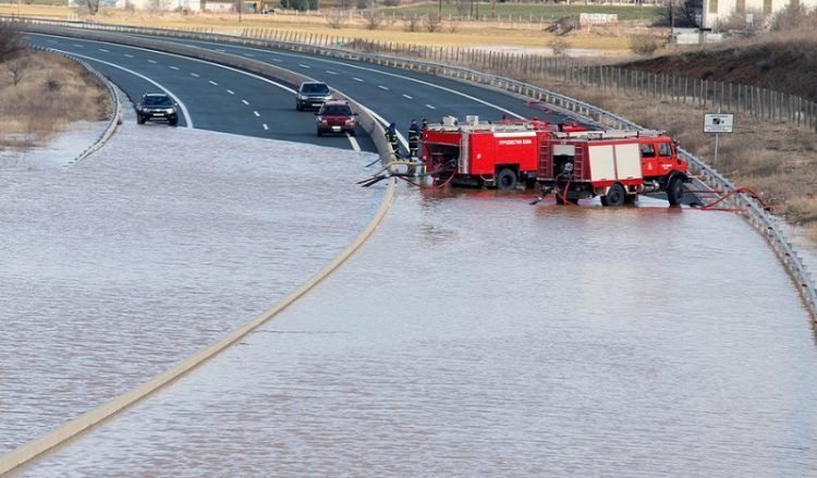 Ποιοι δρόμοι είναι κλειστοί λόγω υδάτων και κατολισθήσεων