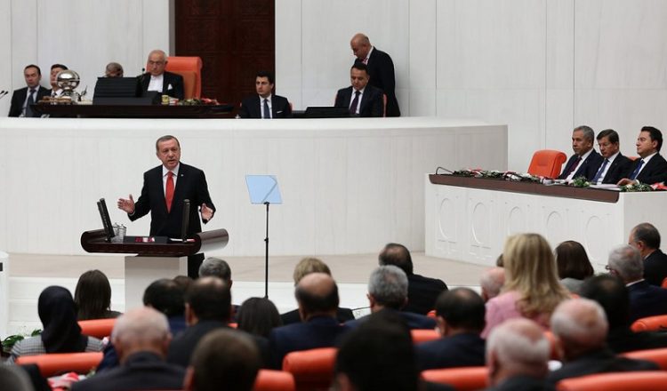 Προβάδισμα για το κόμμα Ερντογάν στην Τουρκία ενόψει εκλογών